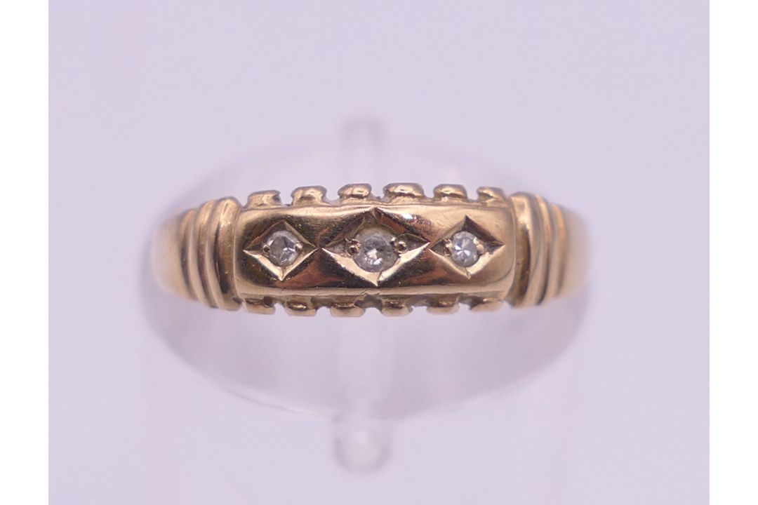 A 9 ct gold three stone diamond ring. Ring size L. 1.3 grammes total weight. - Image 1 of 7