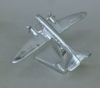 A chrome Dakota ornament. 22 cm wide.