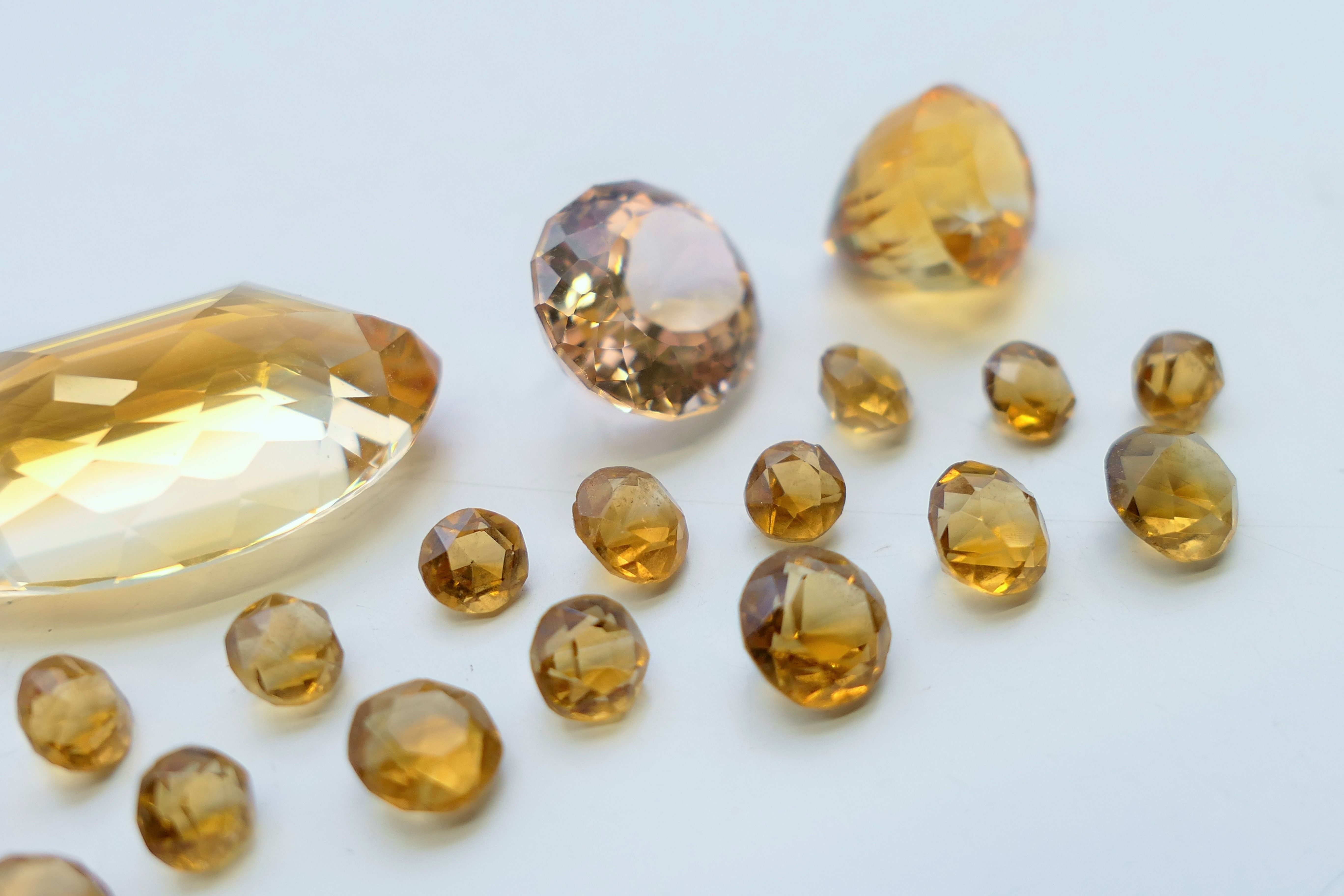 A quantity of loose citrines. - Image 3 of 14