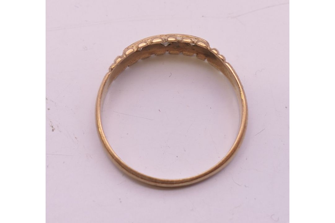 A 9 ct gold three stone diamond ring. Ring size L. 1.3 grammes total weight. - Image 5 of 7