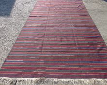 A vintage Qashqai kelim rug. 480 x 244 cm.