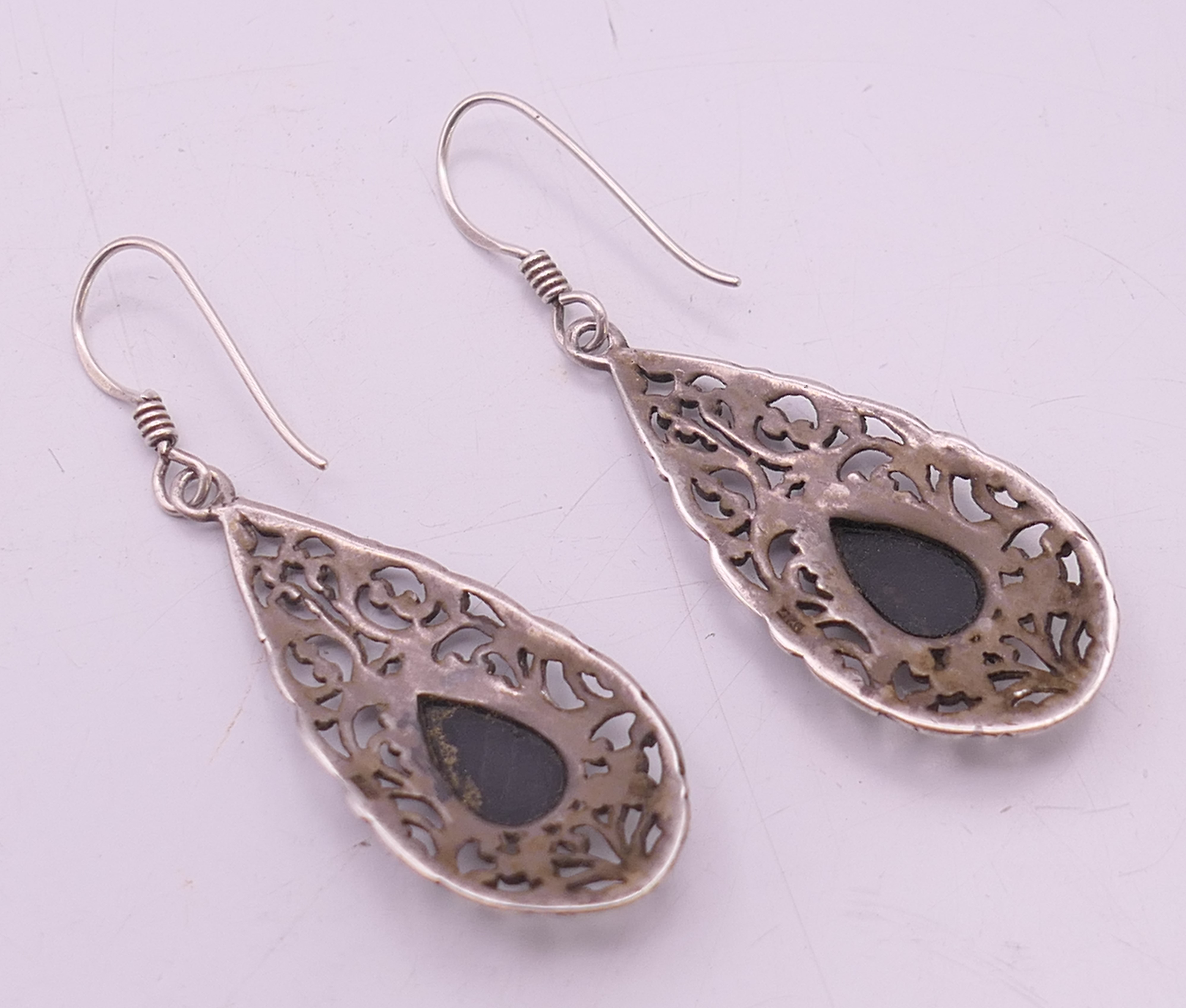 A pair of silver earrings set with black onyx. 4 cm high. - Image 4 of 4