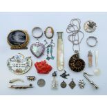 A quantity of various jewellery, including a 14 K white gold clasp,