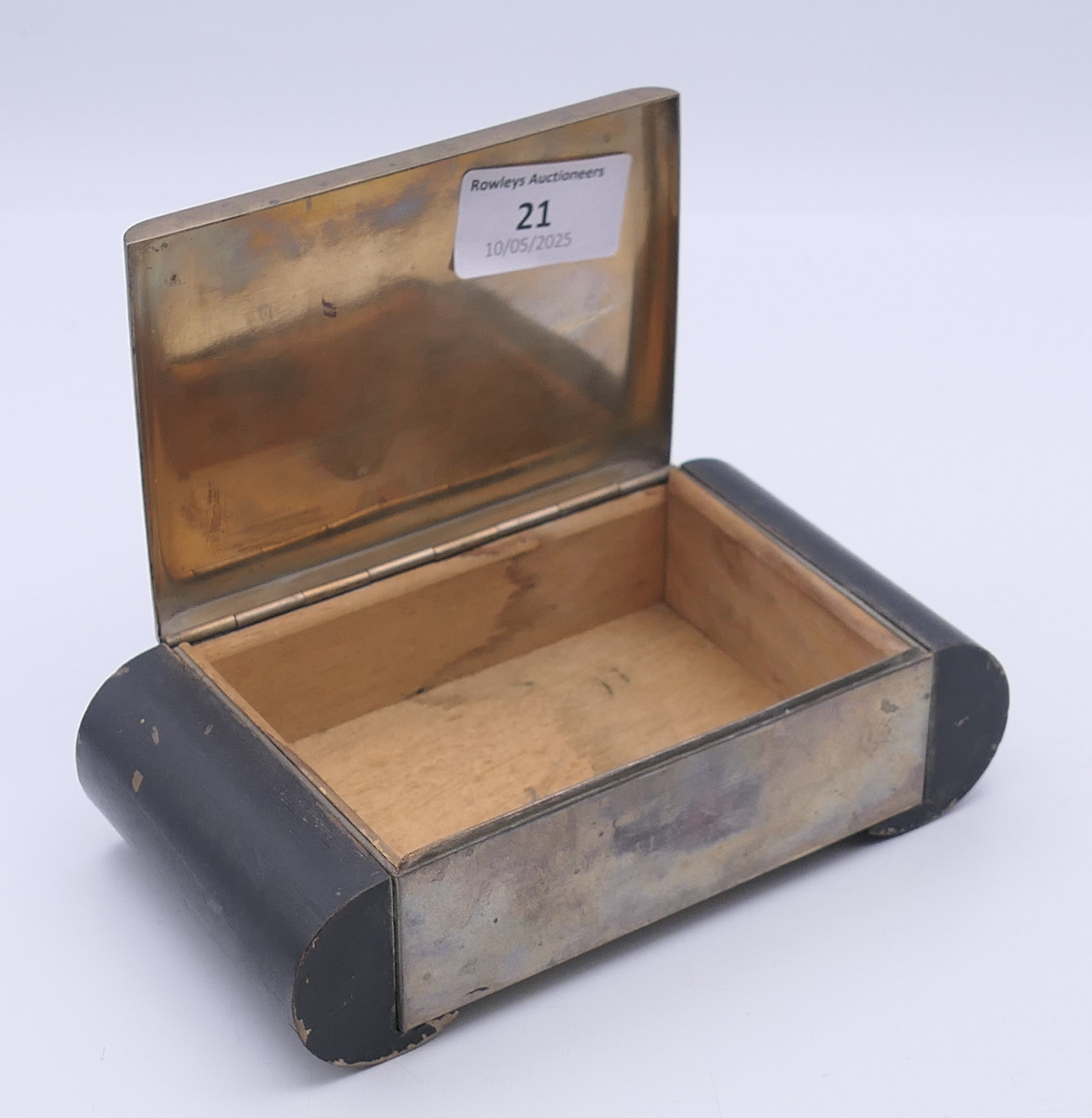 An Art Deco metal and wood cigarette box containing a quantity of coins. Box 15.5 x 8.25 x 4.5 cm. - Image 5 of 16