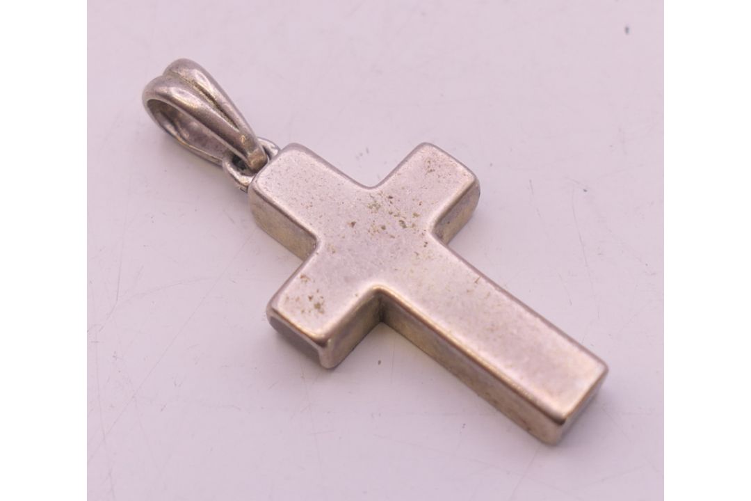 Two silver and amber rings and a cross pendant. Pendant 2.5 cm high. - Image 4 of 10