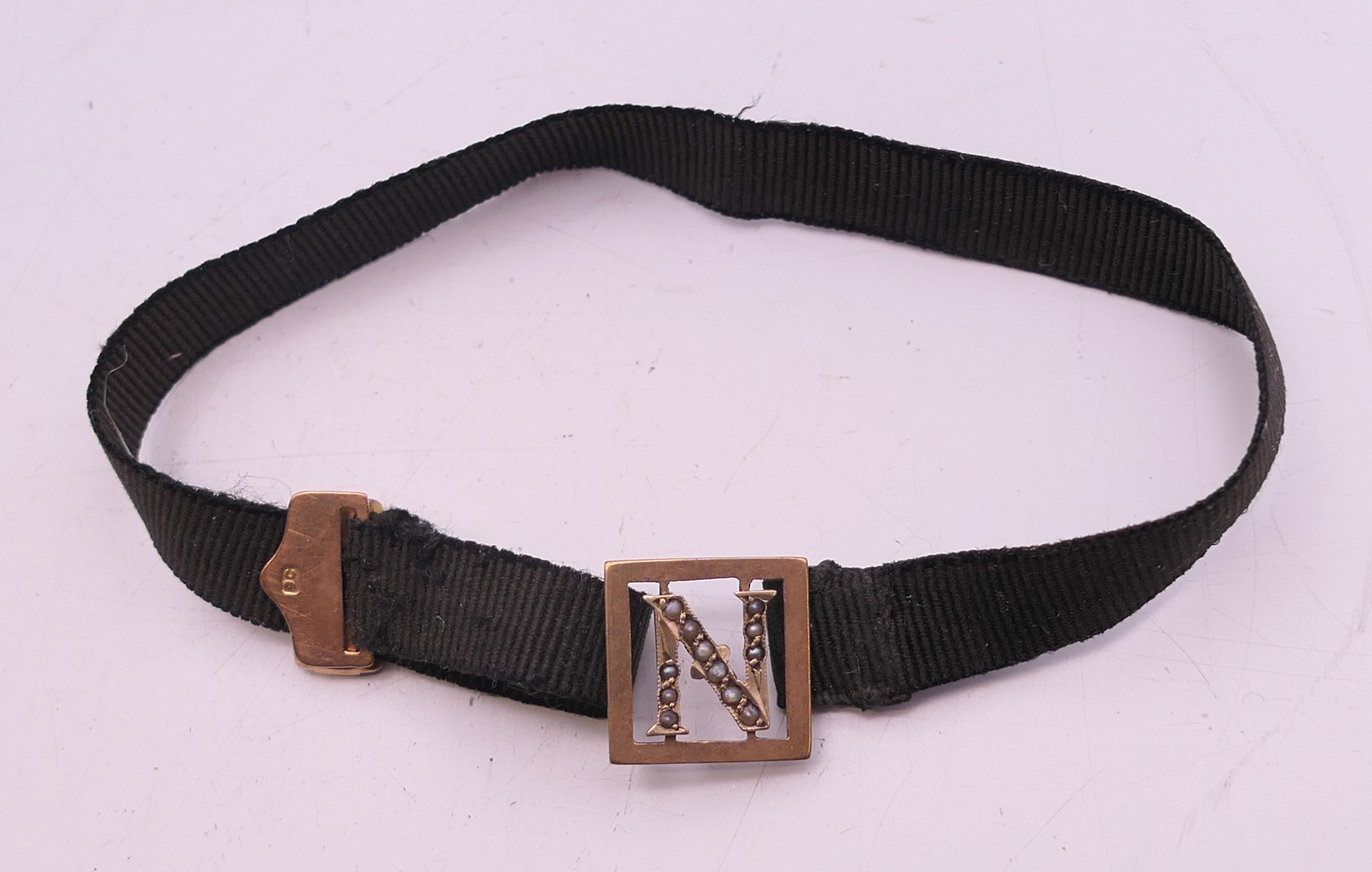 A 9 ct gold letter N (4.2 cm high) and seed pearl bracelet.