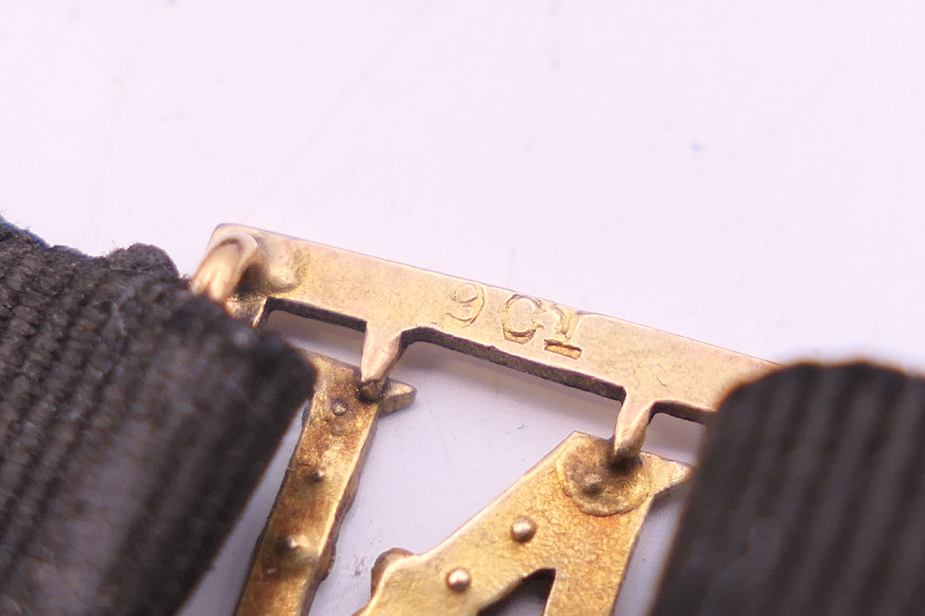 A 9 ct gold letter N (4.2 cm high) and seed pearl bracelet. - Image 4 of 4