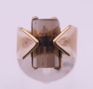 A 9 ct gold contemporary ring set with a cylindrical smoky quartz. Ring size N. 8.