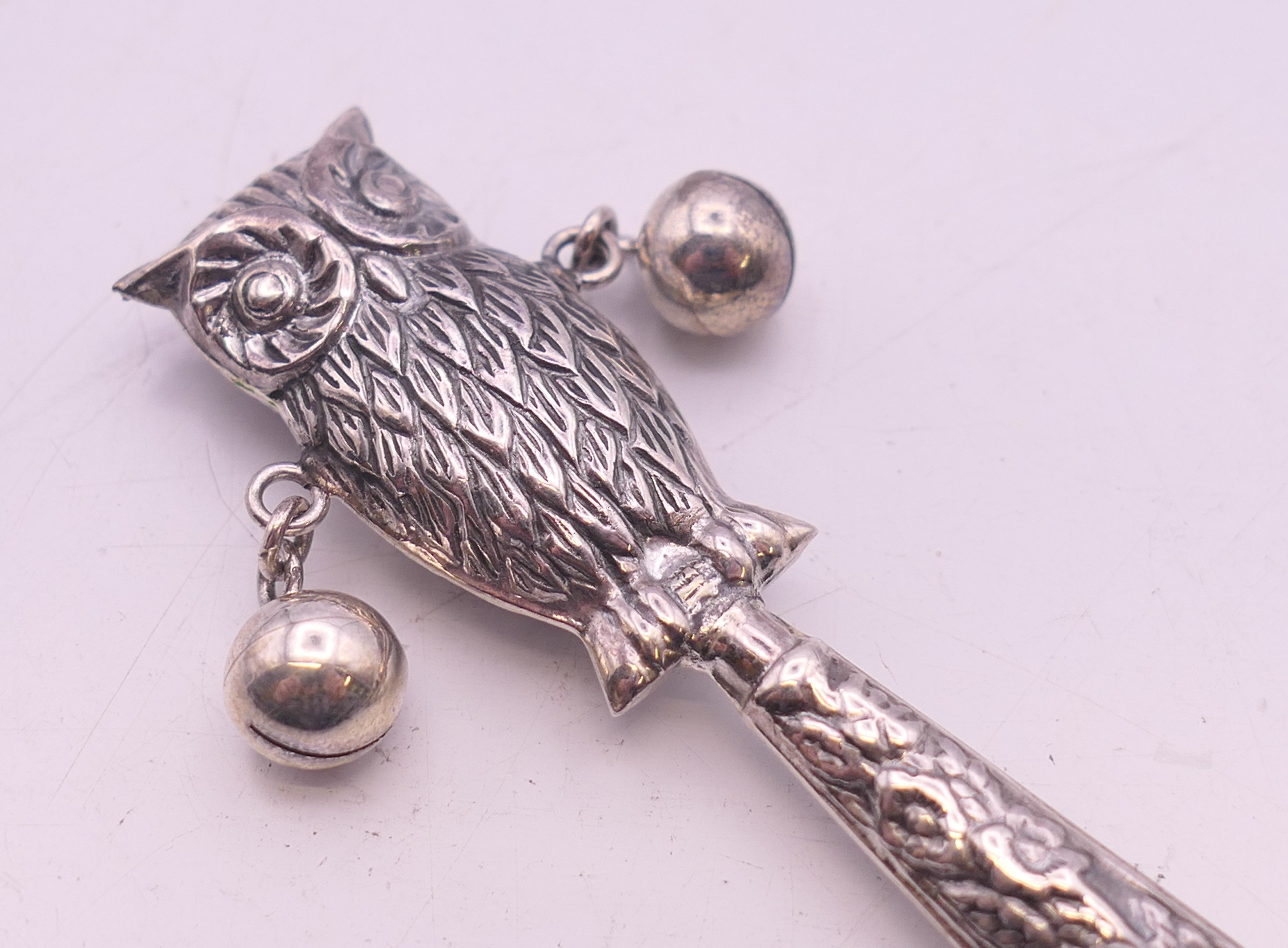 A silver owl form rattle. 8.5 cm high. - Image 3 of 4