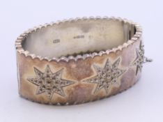 An Edwardian silver star pattern bracelet. 7 cm wide.