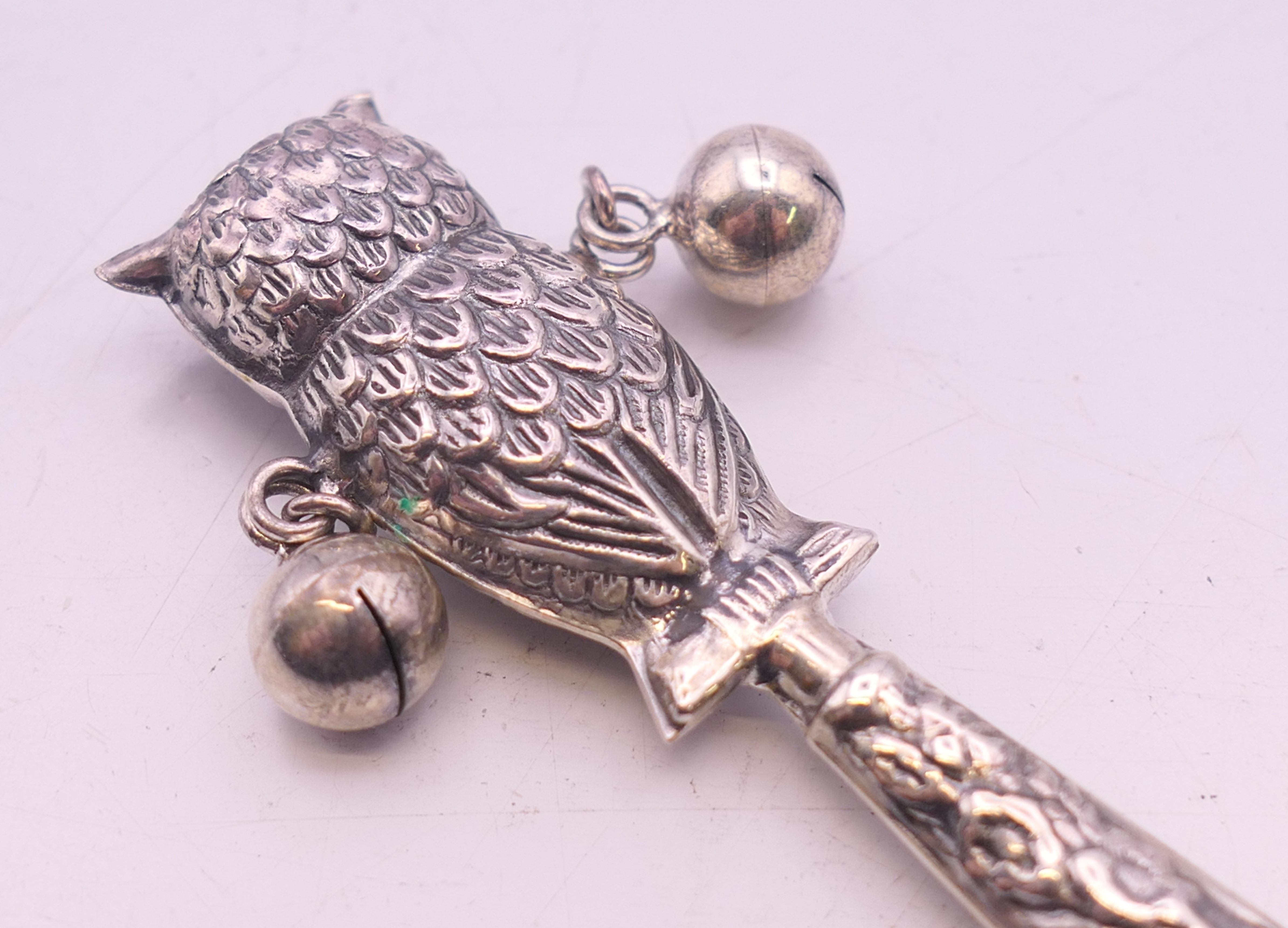 A silver owl form rattle. 8.5 cm high. - Image 4 of 4