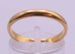 An 18 ct gold wedding band Ring size O/P. 2.8 grammes.