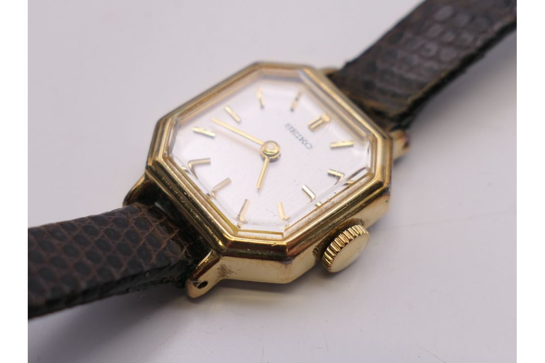 Five various ladies' wristwatches including three Rotary, a Rado and a Seiko. The later 2 cm wide. - Image 3 of 17