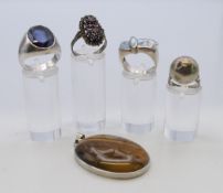 A quantity of silver jewellery, including a tiger's eye pendant 5 cm high.
