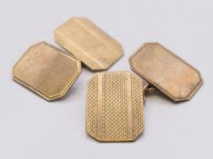 A pair of 9 ct gold cufflinks. 1.5 cm high. 3.1 grammes.