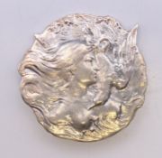 An Art Nouveau-style silver brooch. 3.5 cm wide.