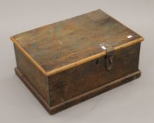 A vintage wooden box containing carpenter's tools. 57 cm wide.