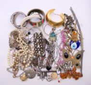 A quantity of costume jewellery to include: bangles, bracelets, earrings, brooches, etc.