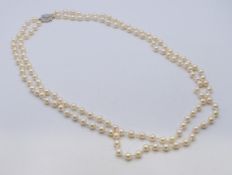 A double-strand pearl necklace with unmarked gold and diamond-set clasp. 85 cm long.