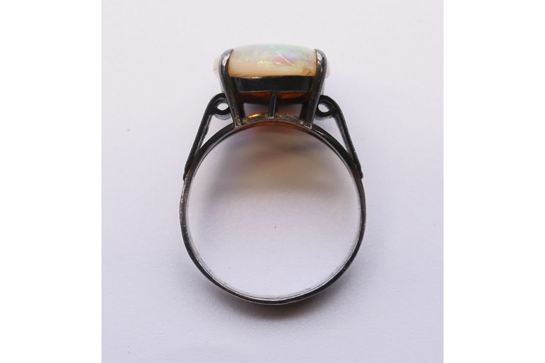 A silver and opal ring. The opal 1.8 cm x 1.2 cm. Ring size S. - Image 5 of 5