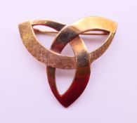 A 9 ct gold brooch. 3.5 cm wide. 6.5 grammes.