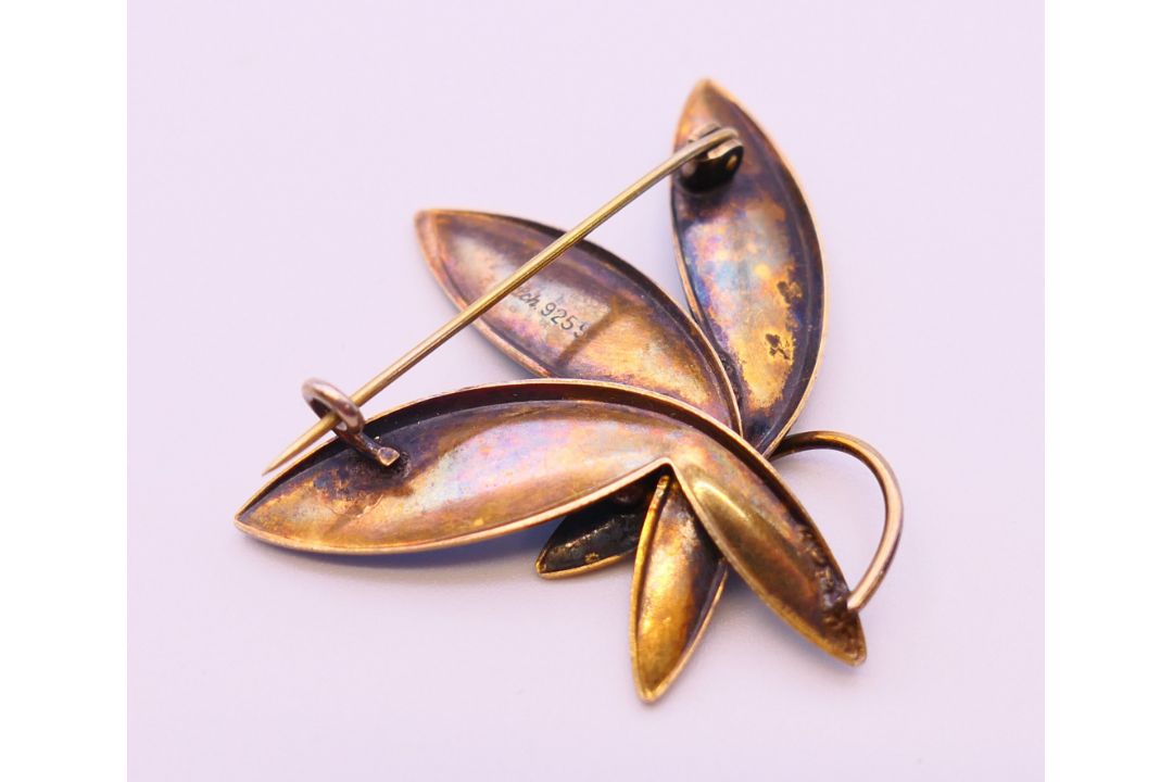 A Scandinavian silver and enamel leaf-form brooch. 4.5 cm wide. - Image 3 of 4
