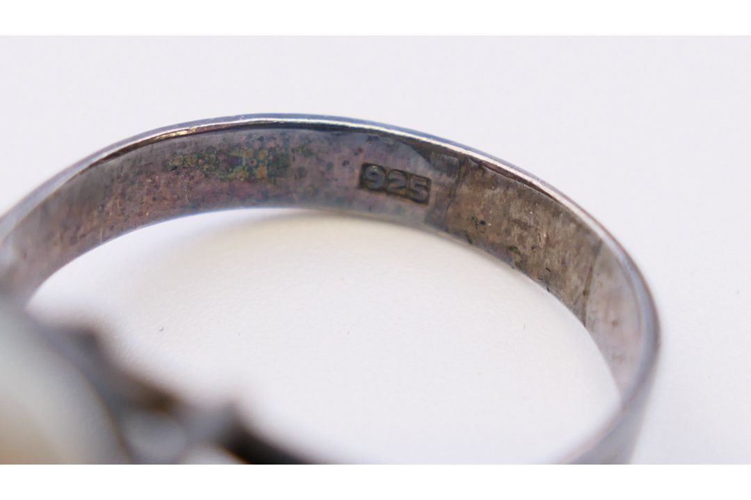 A silver and opal ring. The opal 1.8 cm x 1.2 cm. Ring size S. - Image 4 of 5