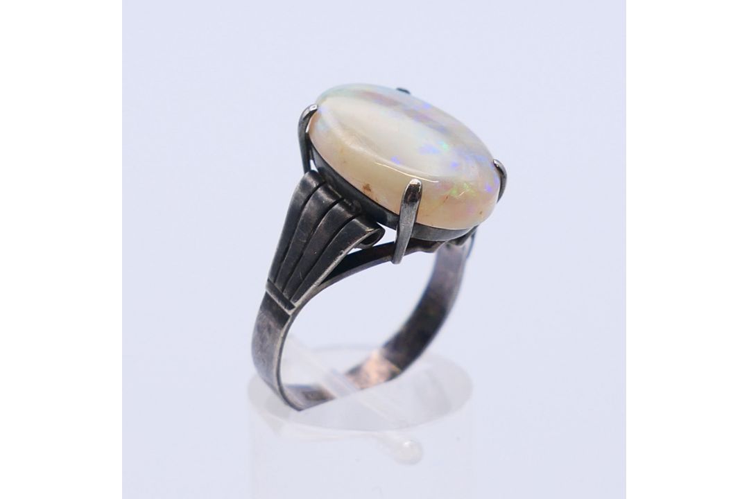 A silver and opal ring. The opal 1.8 cm x 1.2 cm. Ring size S. - Image 3 of 5