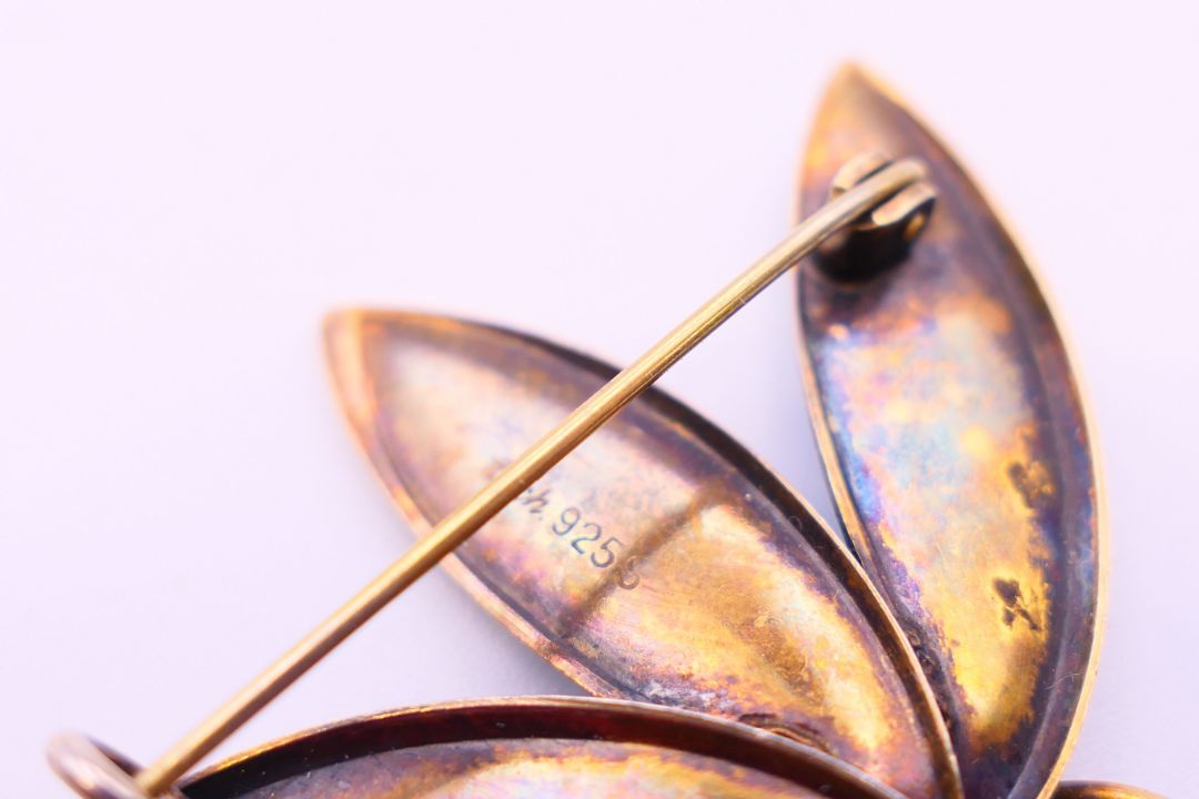 A Scandinavian silver and enamel leaf-form brooch. 4.5 cm wide. - Image 4 of 4