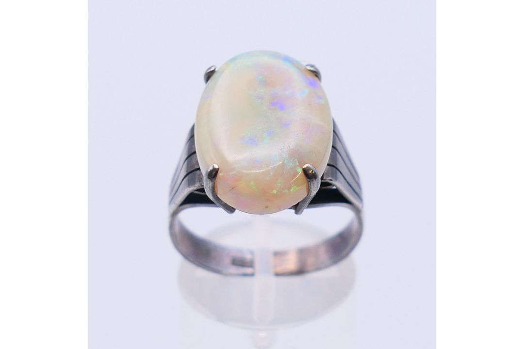 A silver and opal ring. The opal 1.8 cm x 1.2 cm. Ring size S. - Image 2 of 5