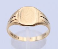 A 9 ct gold gentlemen's signet ring. Ring size X. 4.6 grammes.