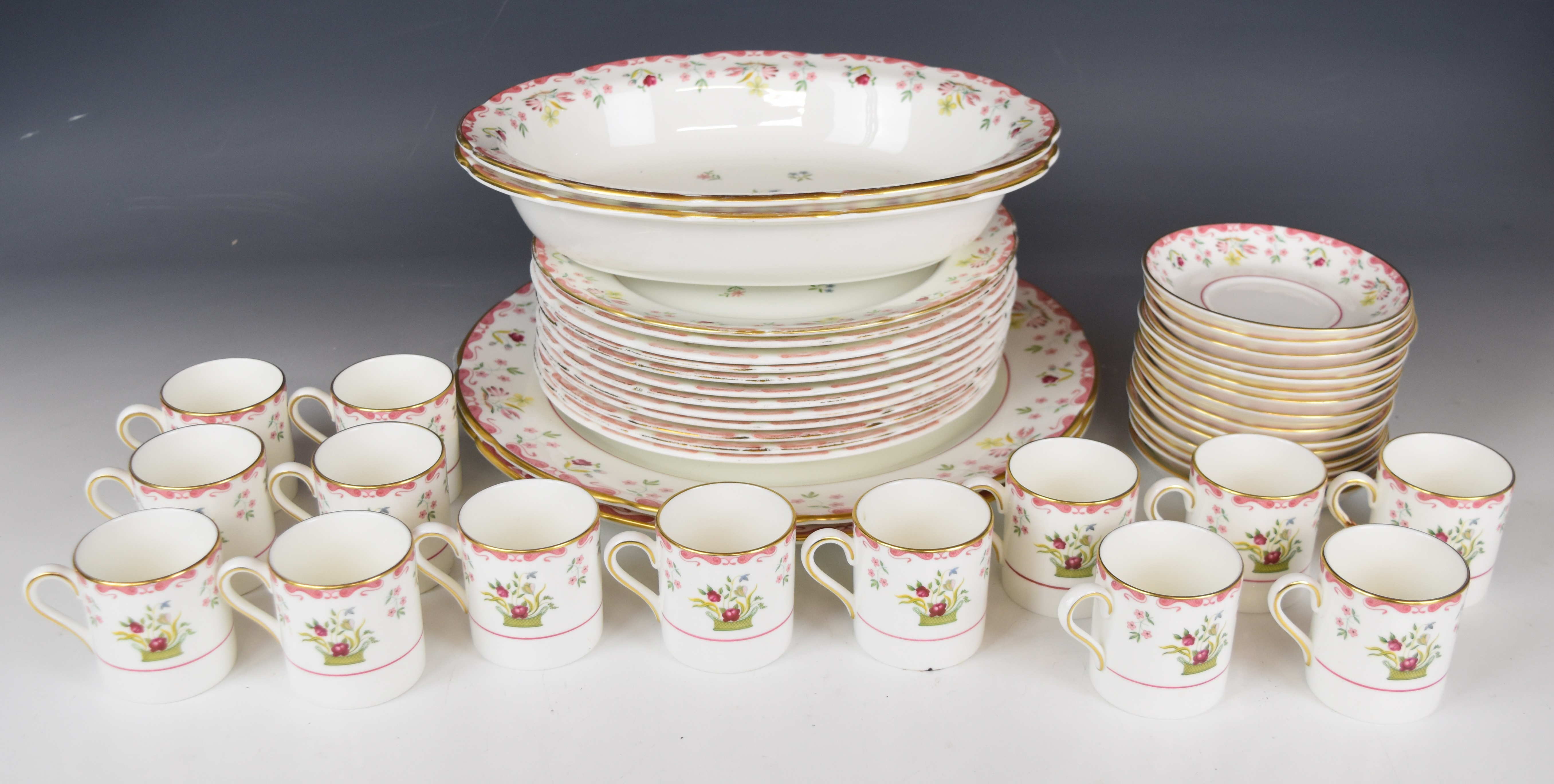 Wedgwood dinner, tea and coffee service decorated in the Bianca / Williamsburg pattern, mostly - Image 14 of 18