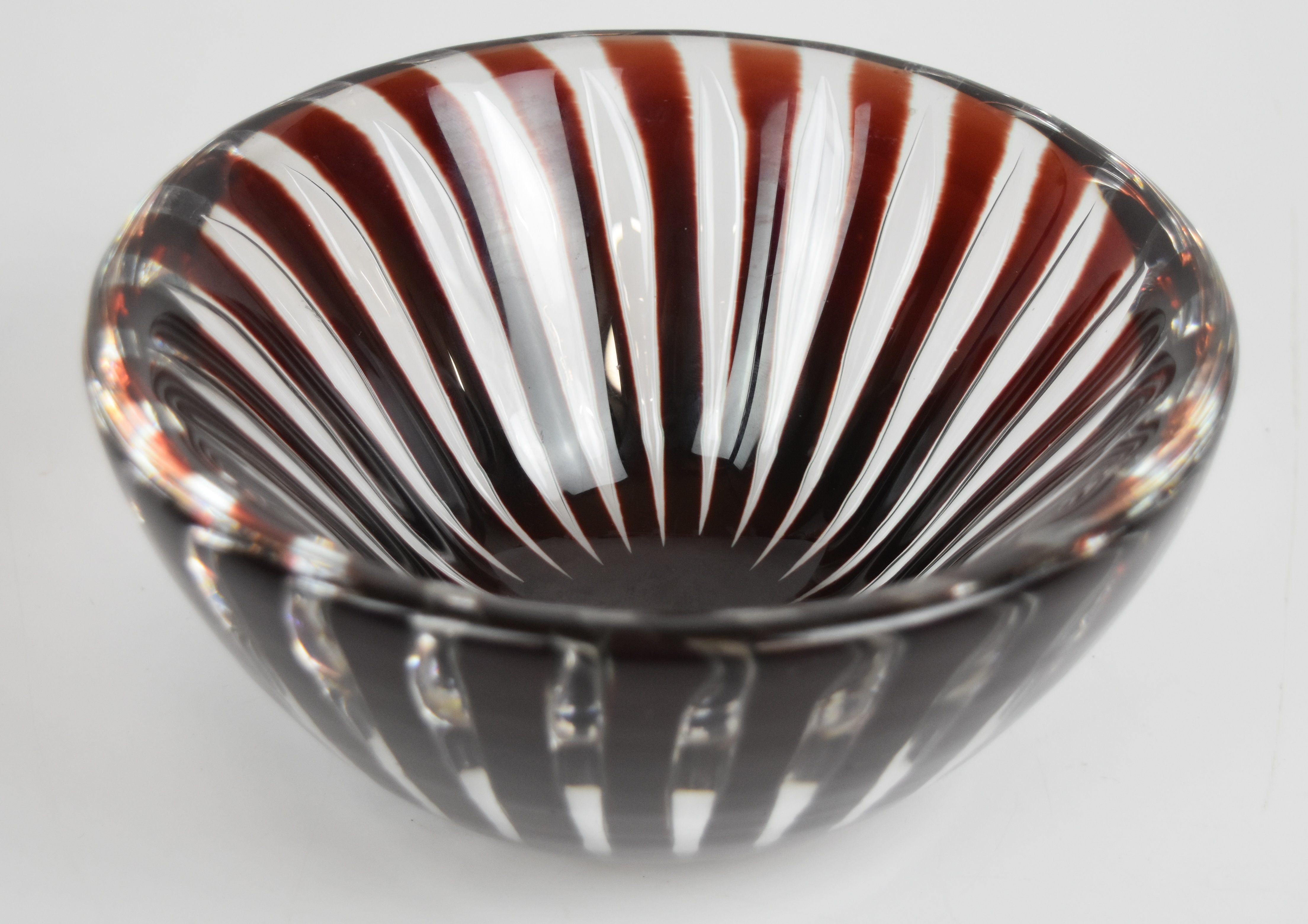 Edwin Ohlstrom for Orrefors Aerial glass bowl with ruby red and clear pulled control bubble - Image 2 of 8