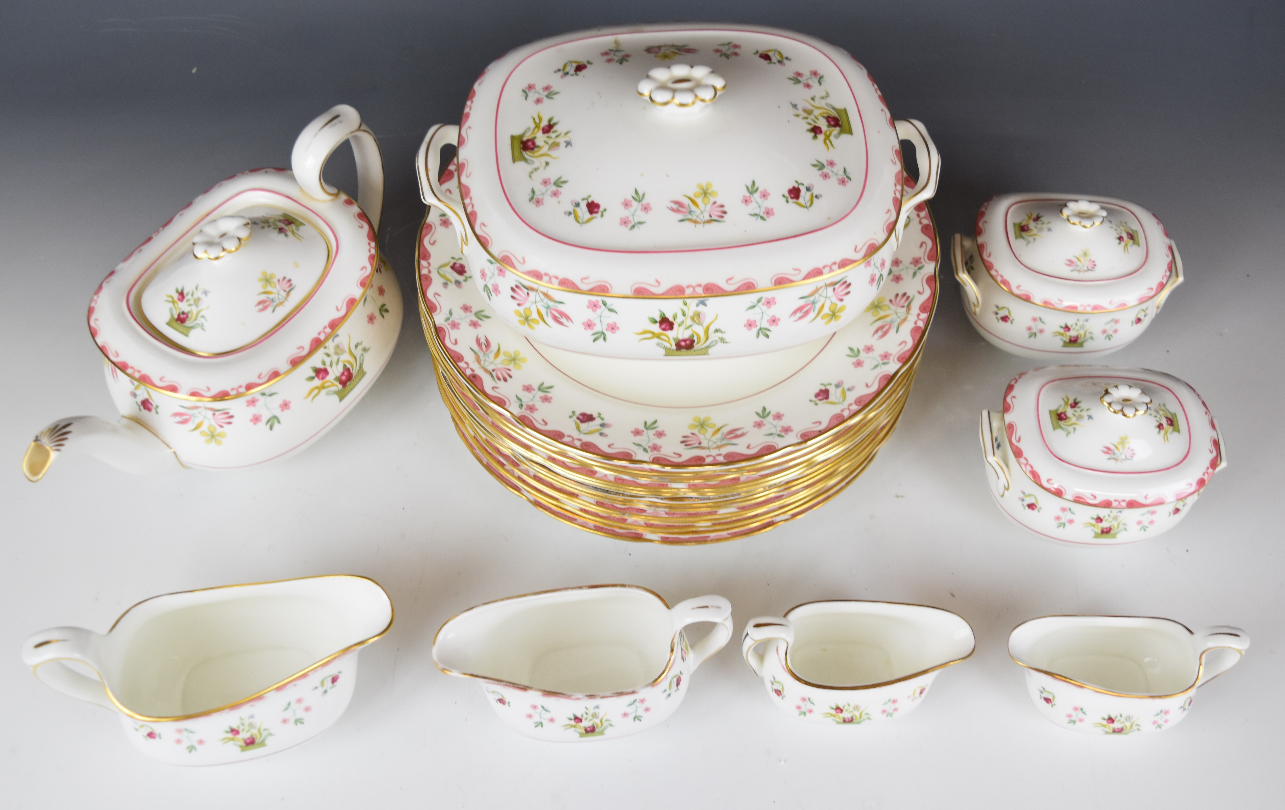 Wedgwood dinner, tea and coffee service decorated in the Bianca / Williamsburg pattern, mostly - Image 17 of 18