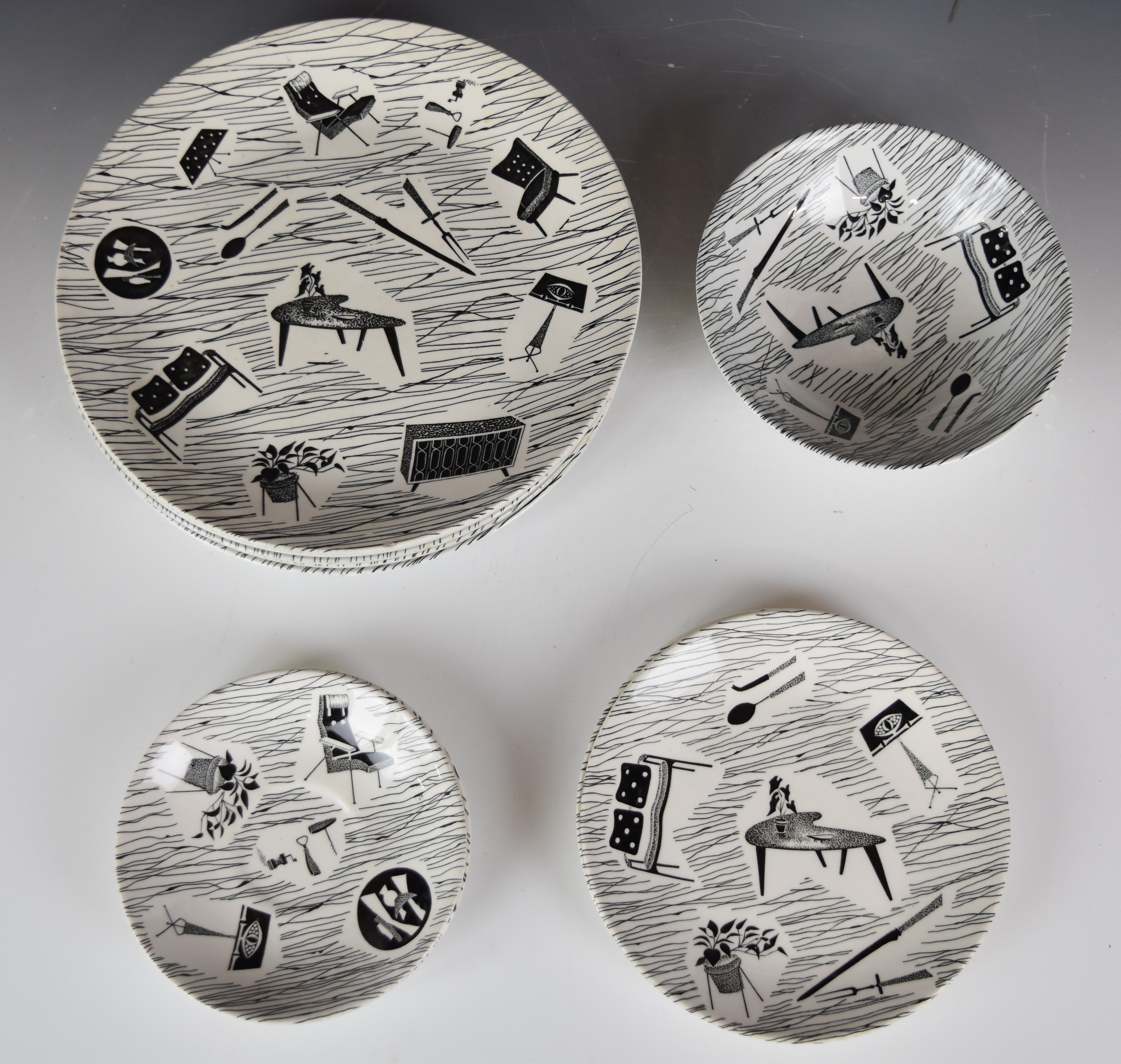 Ridgway pottery dinnerware decorated in the Homemaker pattern, ten items, largest diameter 25.5cm - Image 2 of 3