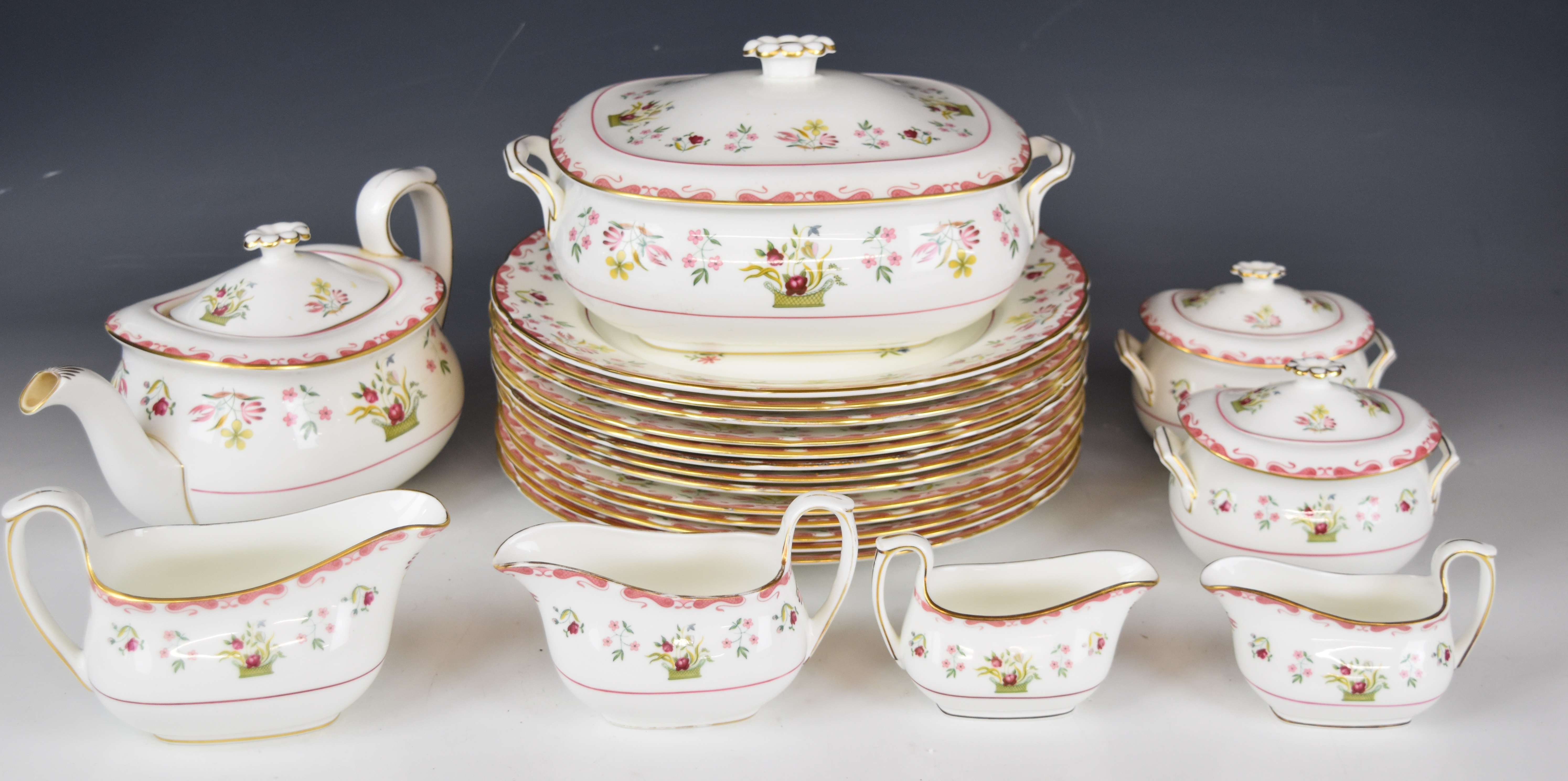 Wedgwood dinner, tea and coffee service decorated in the Bianca / Williamsburg pattern, mostly - Image 16 of 18