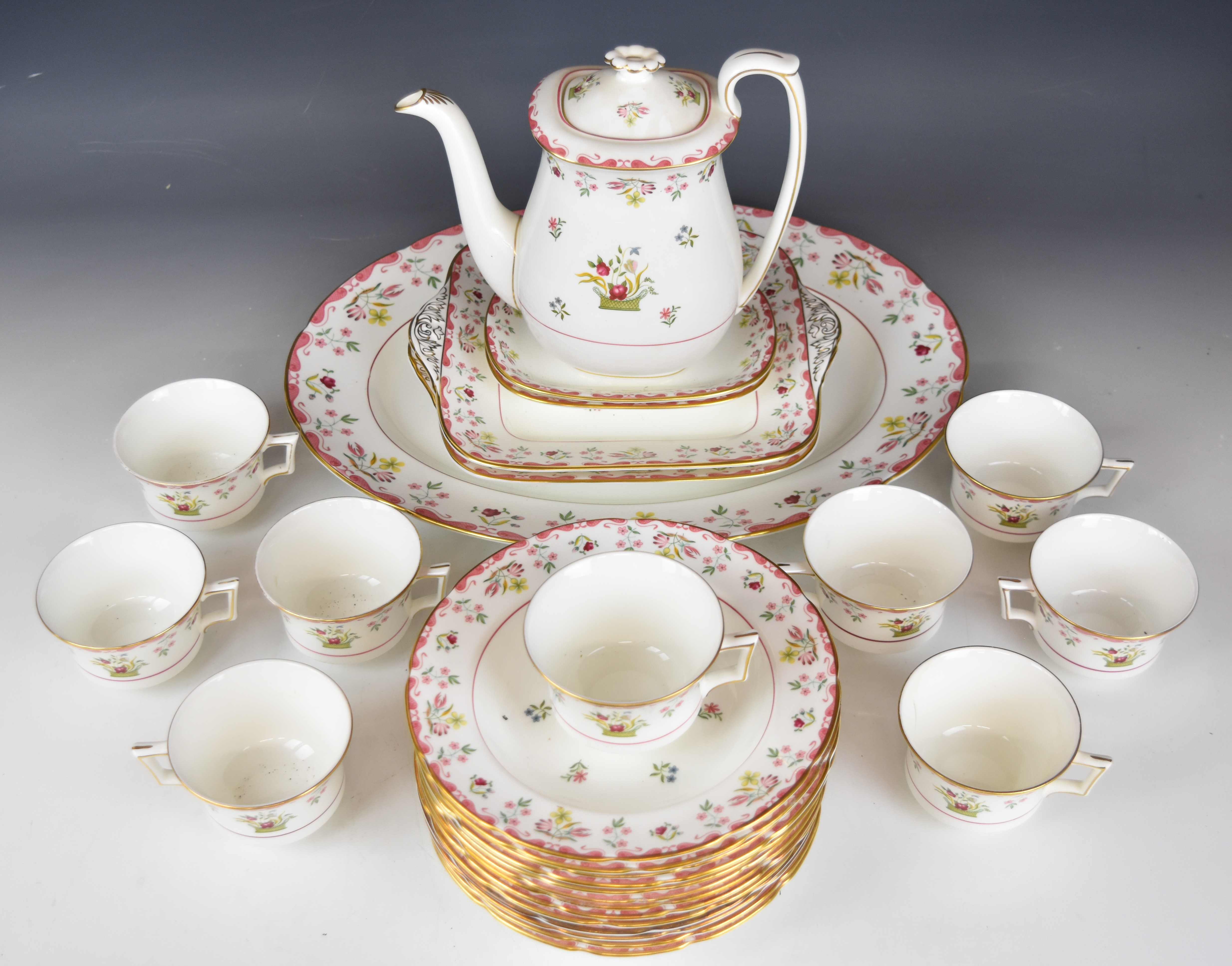 Wedgwood dinner, tea and coffee service decorated in the Bianca / Williamsburg pattern, mostly - Image 3 of 18