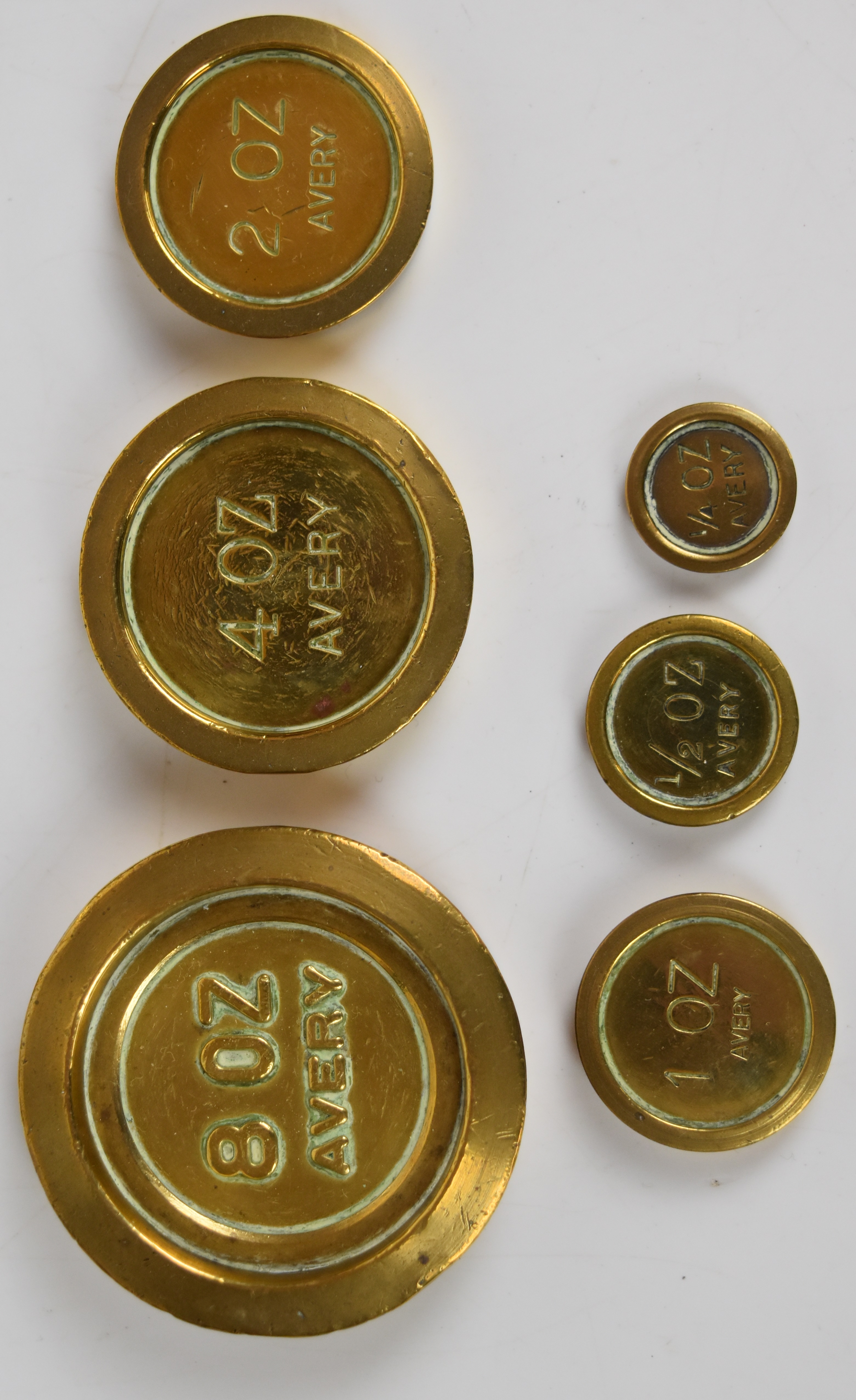 Avery beam scale with brass pans and beam to weigh 4oz, on marked base, with weights from 8oz to ¼ - Image 2 of 3