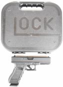 Umarex Glock 17 .177 CO2 air pistol with textured composite grips and four 8-shot magazines,