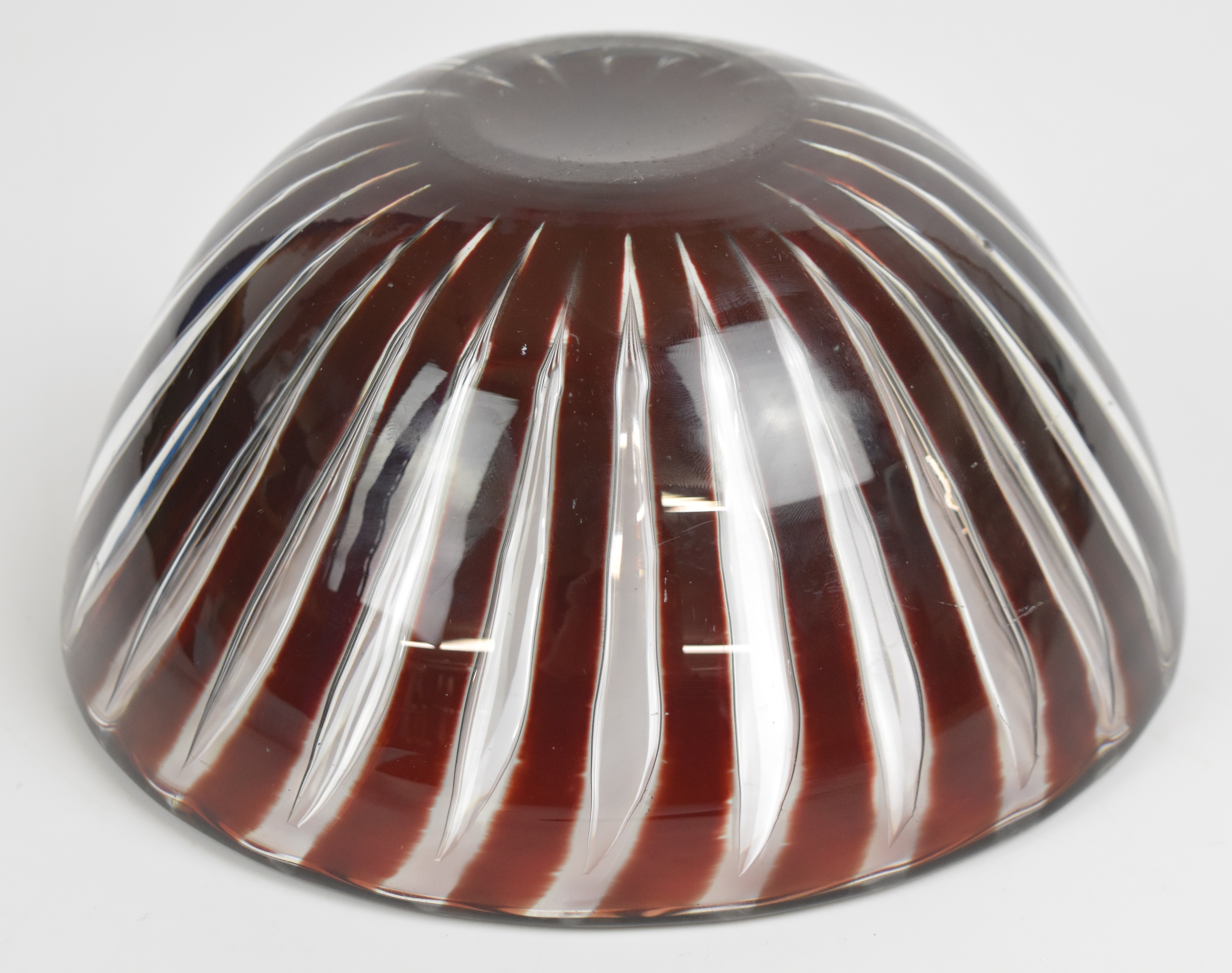 Edwin Ohlstrom for Orrefors Aerial glass bowl with ruby red and clear pulled control bubble - Image 8 of 8