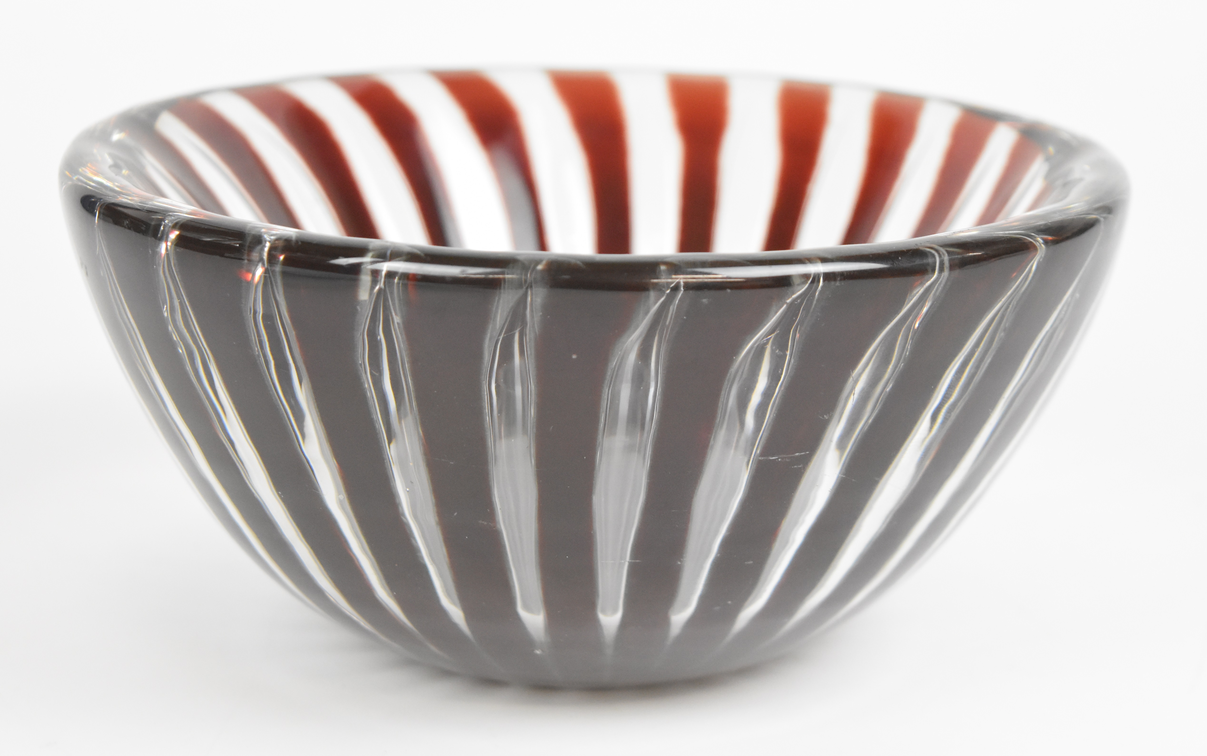 Edwin Ohlstrom for Orrefors Aerial glass bowl with ruby red and clear pulled control bubble - Image 5 of 8