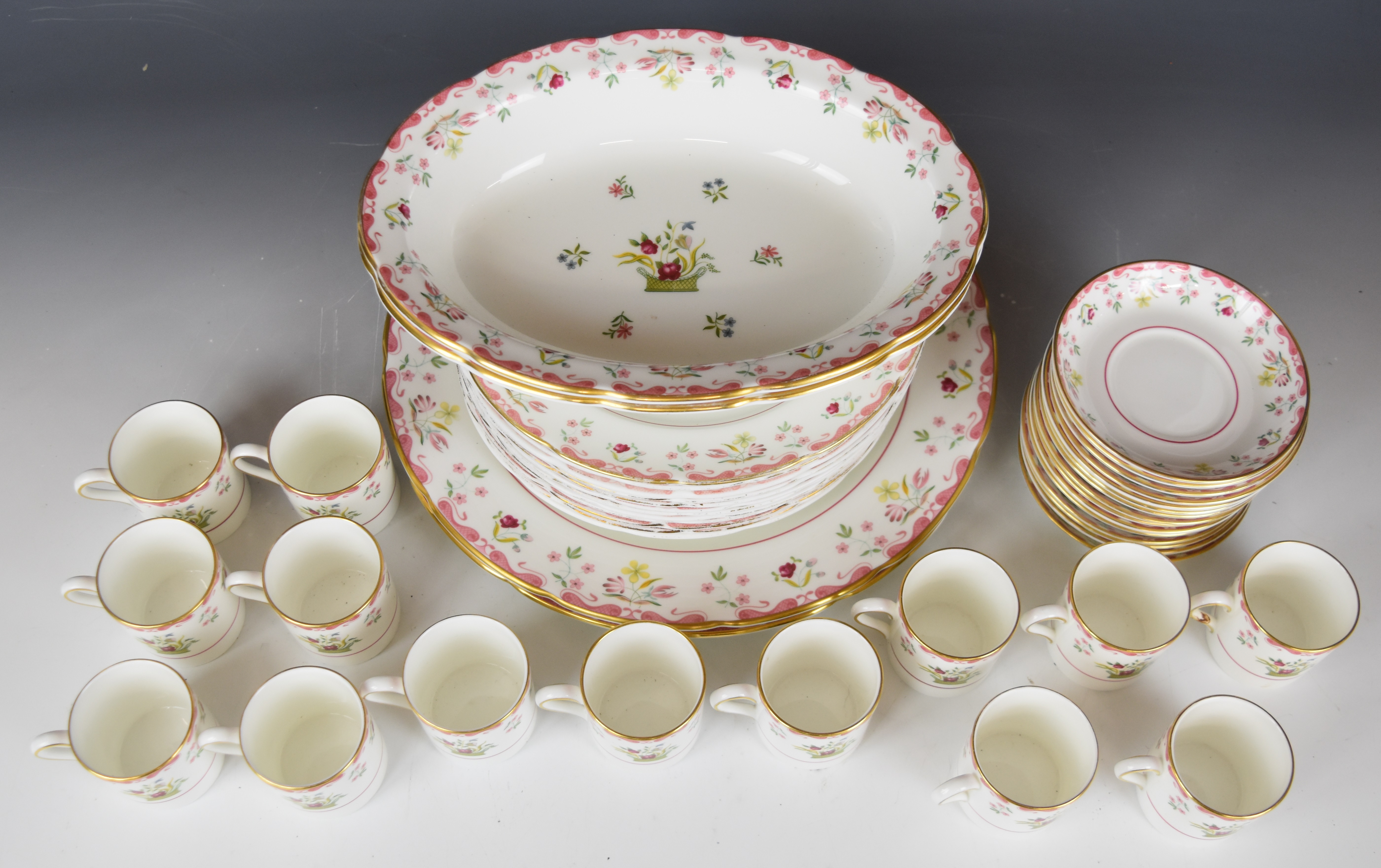 Wedgwood dinner, tea and coffee service decorated in the Bianca / Williamsburg pattern, mostly - Image 6 of 18