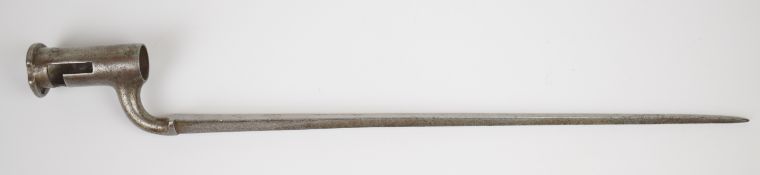 British socket bayonet with 39.5cm blade, overall length 49.5cm. PLEASE NOTE: WE ARE NOT ABLE TO