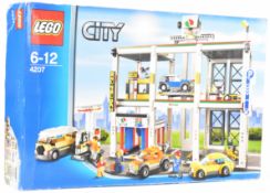 Lego City Garage, 4207, 2012, in sealed box.