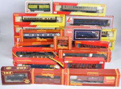 A collection of mostly Hornby 00 gauge model railway locomotive and rolling stock to include GWR