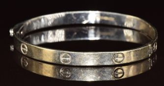 A 9ct white gold bangle, 10.8g, 5 x 4.5cm