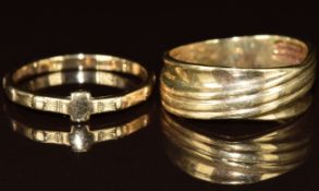 Two 9ct gold bands / rings, one in a wave design and the other a cross, 4.1g, size L & M