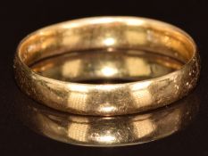 A 22ct gold wedding band / ring, 3g, size Q