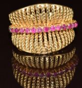 Italian 18ct gold ring set with rubies, 11.2g, size R