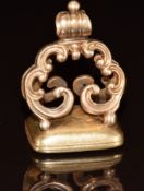 A yellow metal c1910 fob set with a carnelian intaglio seal 'per mare per terras' translating to 'by